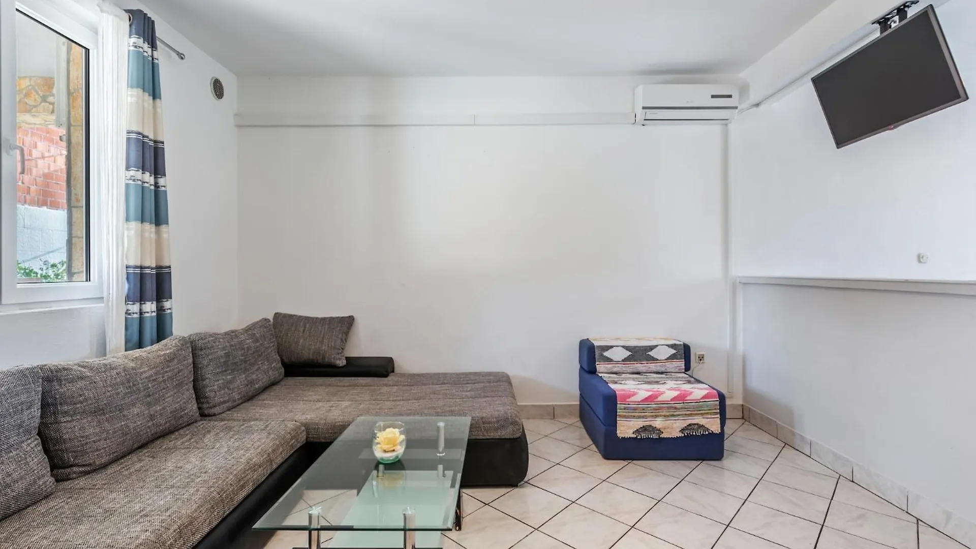 Homely Apartment In Vir With Balcony