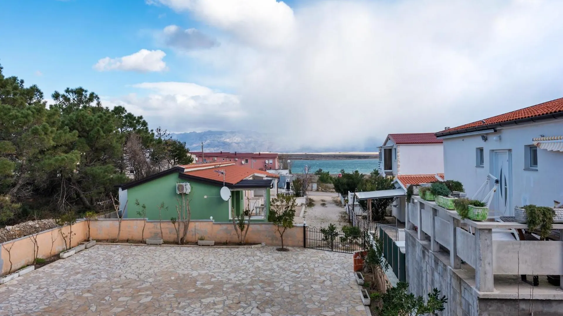 Homely Apartment In Vir With Balcony
