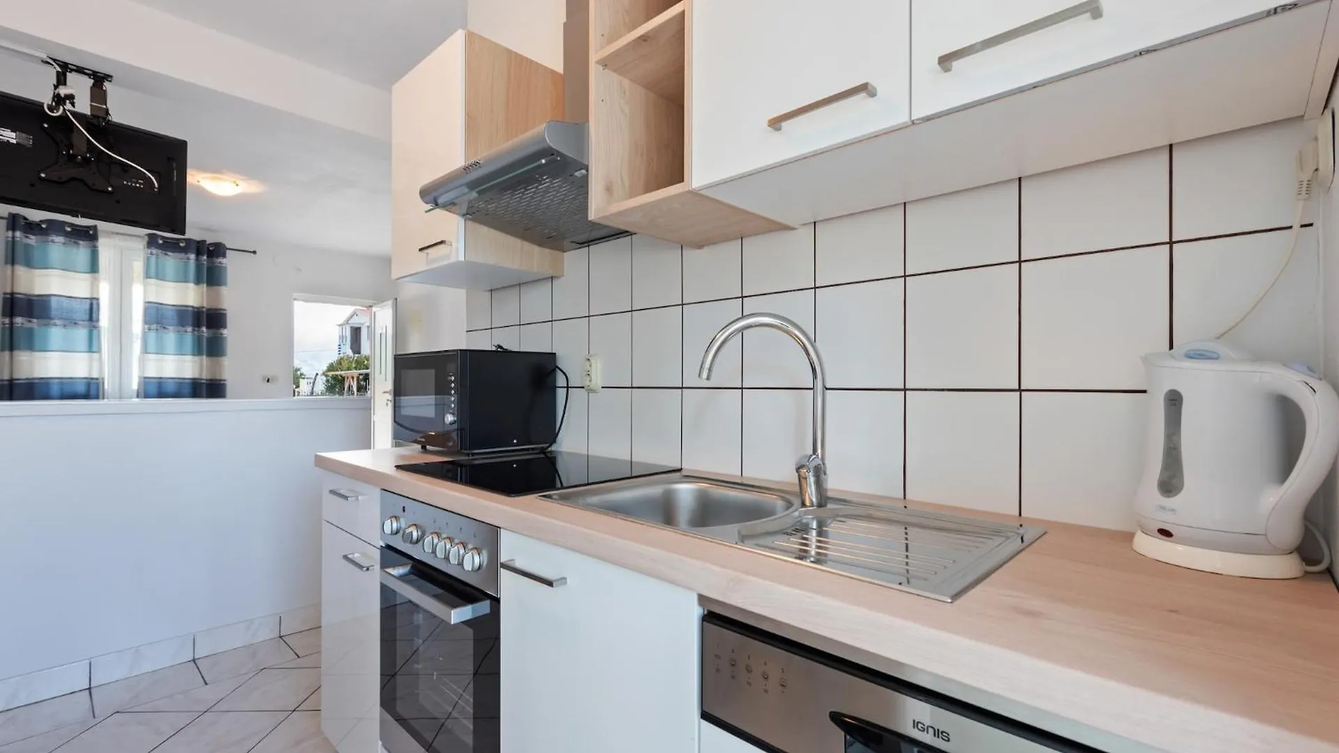 Homely Apartment In Vir With Balcony