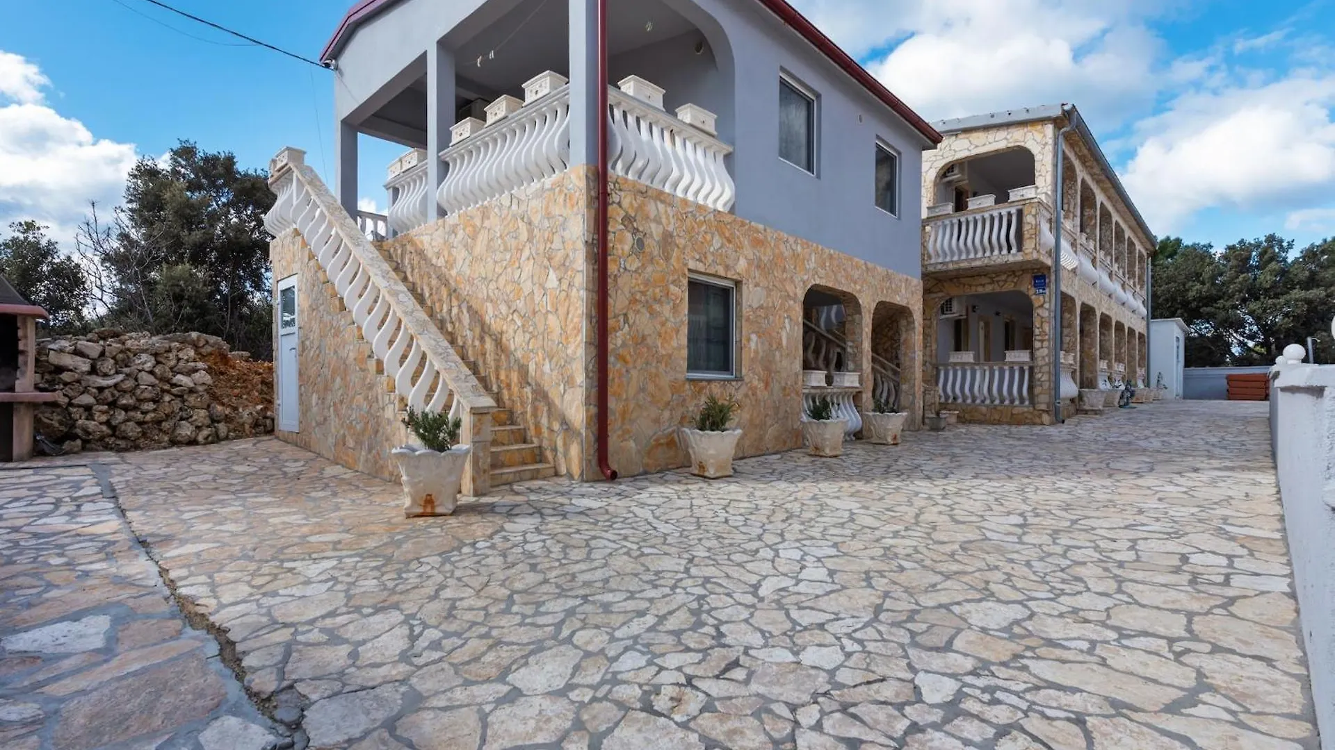 Homely Apartment In Vir With Balcony