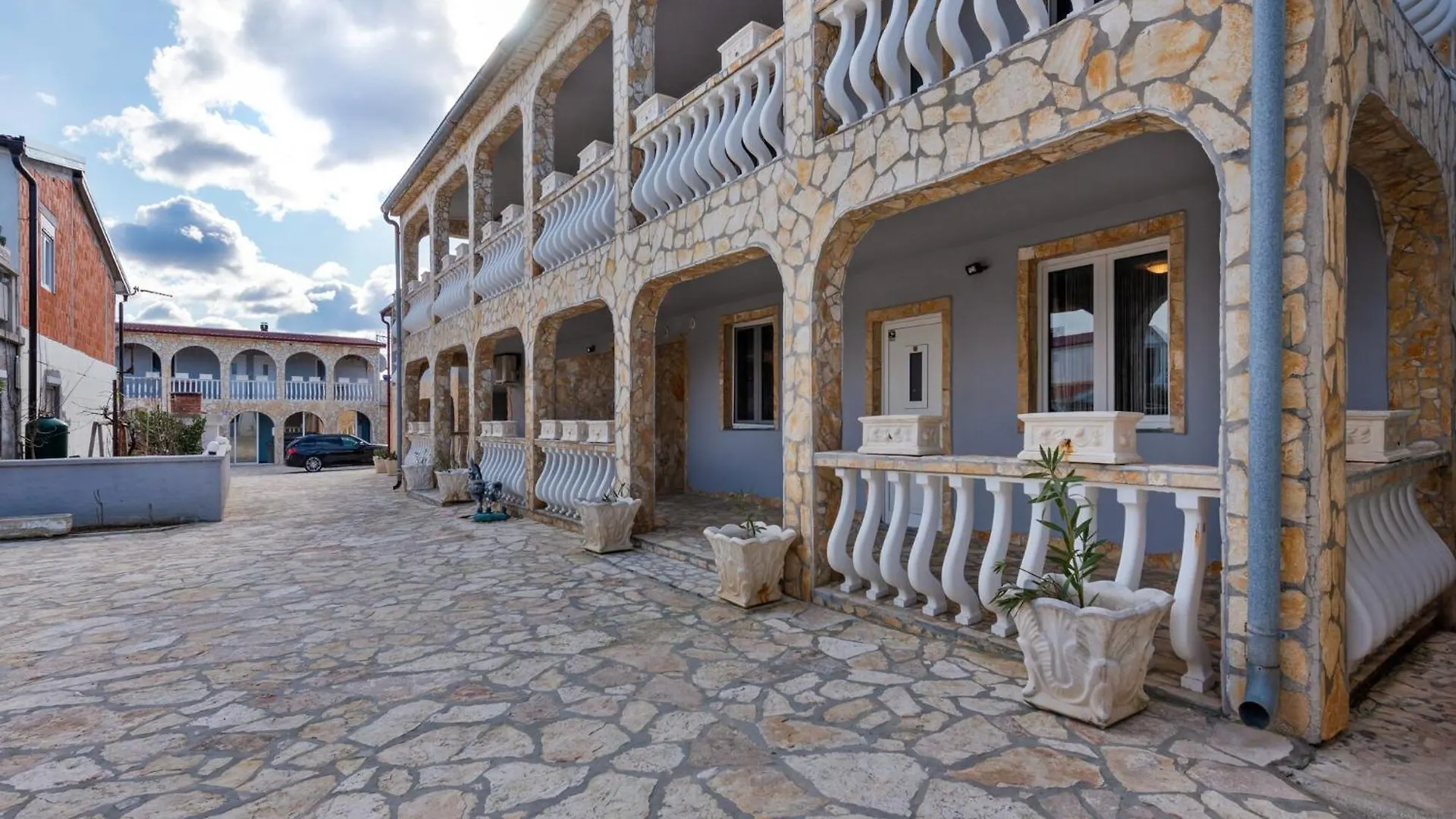 Homely Apartment In Vir With Balcony 0*,